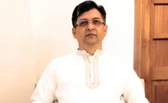 সালাহউদ্দিন আহমেদ দীর্ঘ ৯ বছর পর দেশে ফিরলেন