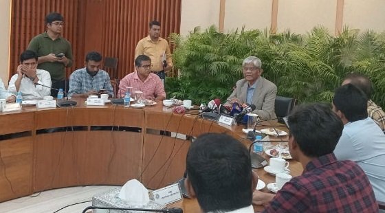 সবকিছু স্বাভাবিক হলে পণ্যের দাম আরও কমে আসবে: অর্থ উপদেষ্টা