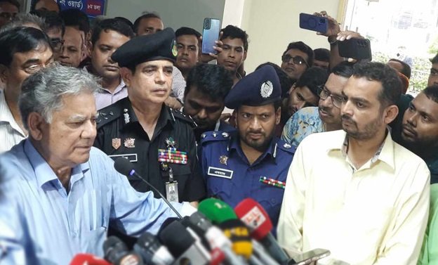 একটা দেশ ডুবে কখন, যখন মিডিয়া সত্য কথা বলে না: সাখাওয়াত হোসেন