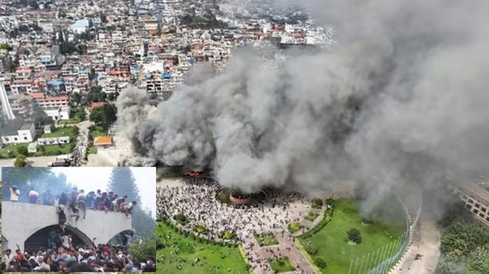 বিক্ষোভকারীরা নেপালের পার্লামেন্টে আগুন ধরিয়ে দিলেন - আন্তর্জাতিক - ৯ সেপ্টেম্বর ২০২৫ (ফাইল ছবি)