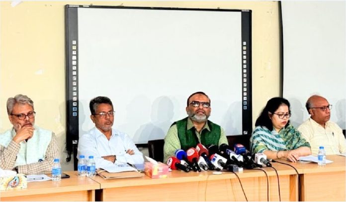ব্যালট পেপার ছাপানোর স্থান বা সংখ্যা সুষ্ঠু নির্বাচনকে কোনোভাবে প্রভাবিত করে না ঢাবি উপাচার্য - শিক্ষা - ২৮ সেপ্টেম্বর ২০২৫ (ফাইল ছবি) ব্যালট পেপার ছাপানোর স্থান বা সংখ্যা সুষ্ঠু নির্বাচনকে কোনোভাবে প্রভাবিত করে না ঢাবি উপাচার্য - শিক্ষা - ২৮ সেপ্টেম্বর ২০২৫ (ফাইল ছবি)